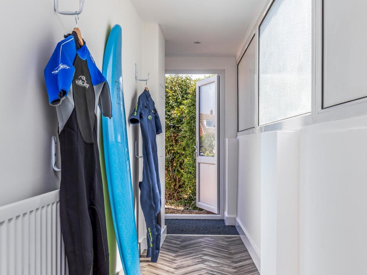Pass The Keys Charming Chalet A Stones Throw From The Beach Чичестер Экстерьер фото