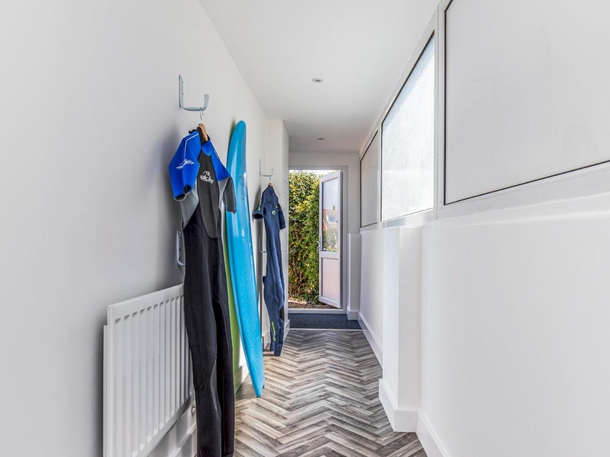Pass The Keys Charming Chalet A Stones Throw From The Beach Чичестер Экстерьер фото