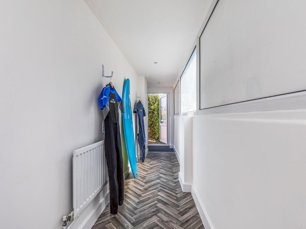 Pass The Keys Charming Chalet A Stones Throw From The Beach Чичестер Экстерьер фото